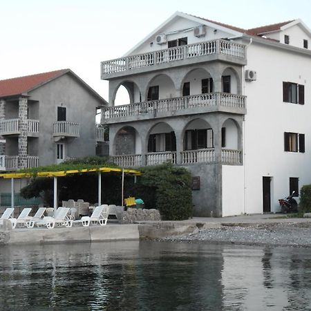 Apartments Petrovic Tivat Exterior photo