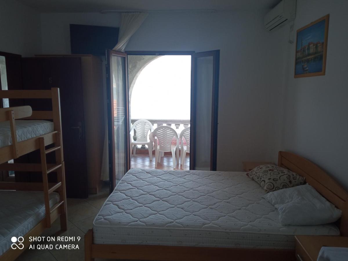 Apartments Petrovic Tivat Exterior photo