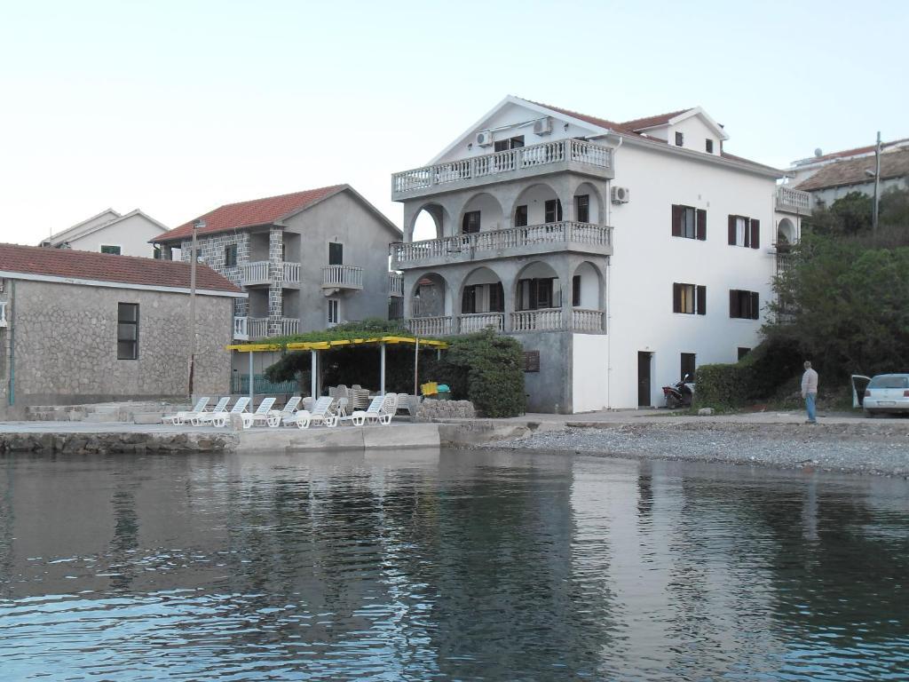 Apartments Petrovic Tivat Exterior photo