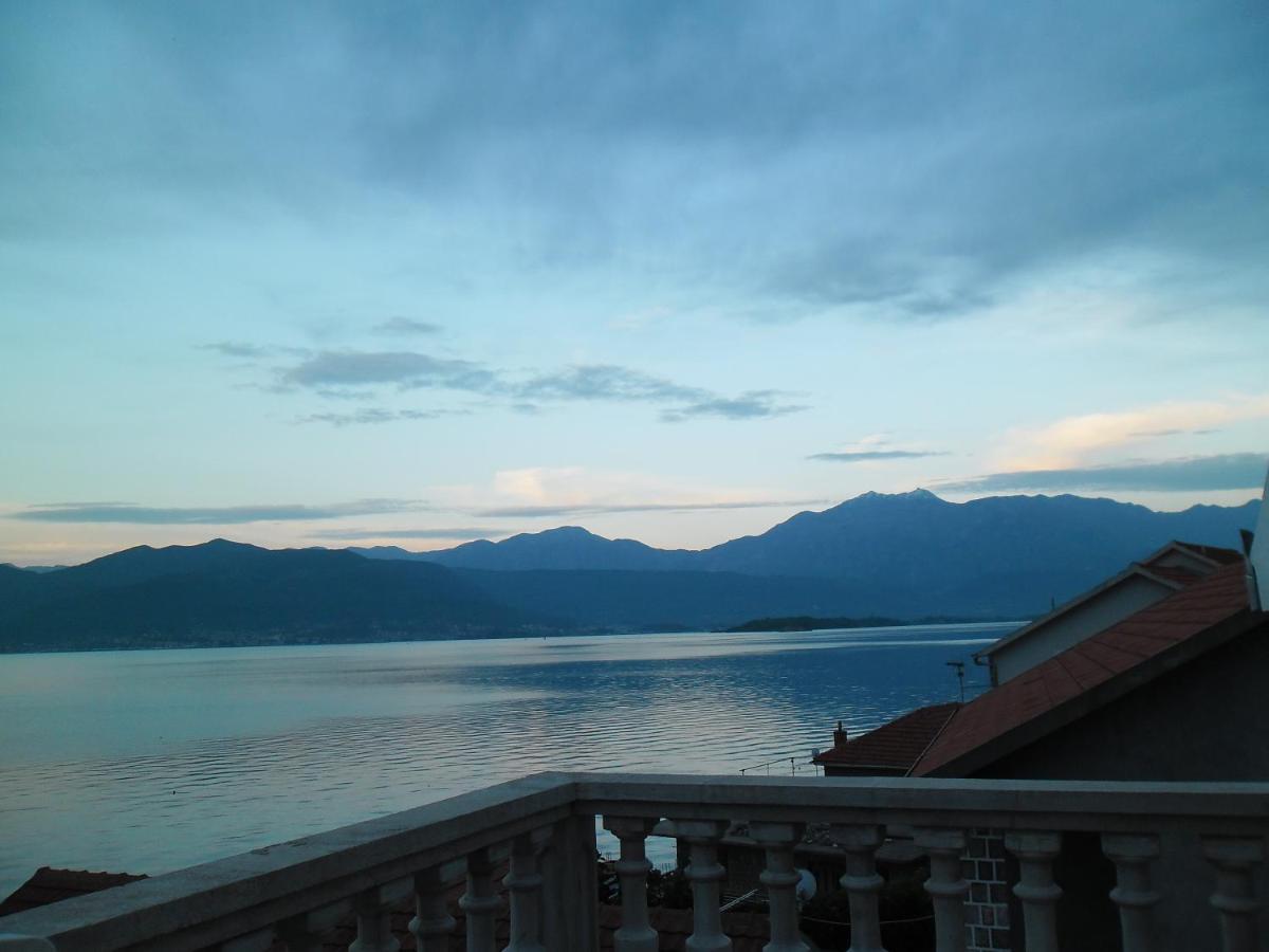 Apartments Petrovic Tivat Exterior photo